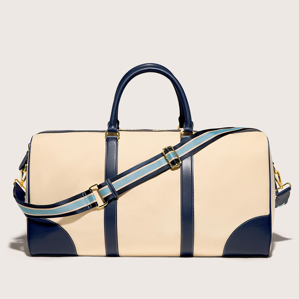 AI vs Traditional Product Photography for E-Commerce: What Businesses Need to Know - LenFlash AI vs Traditional Product Photography for E-Commerce: What Businesses Need to Know - LenFlash